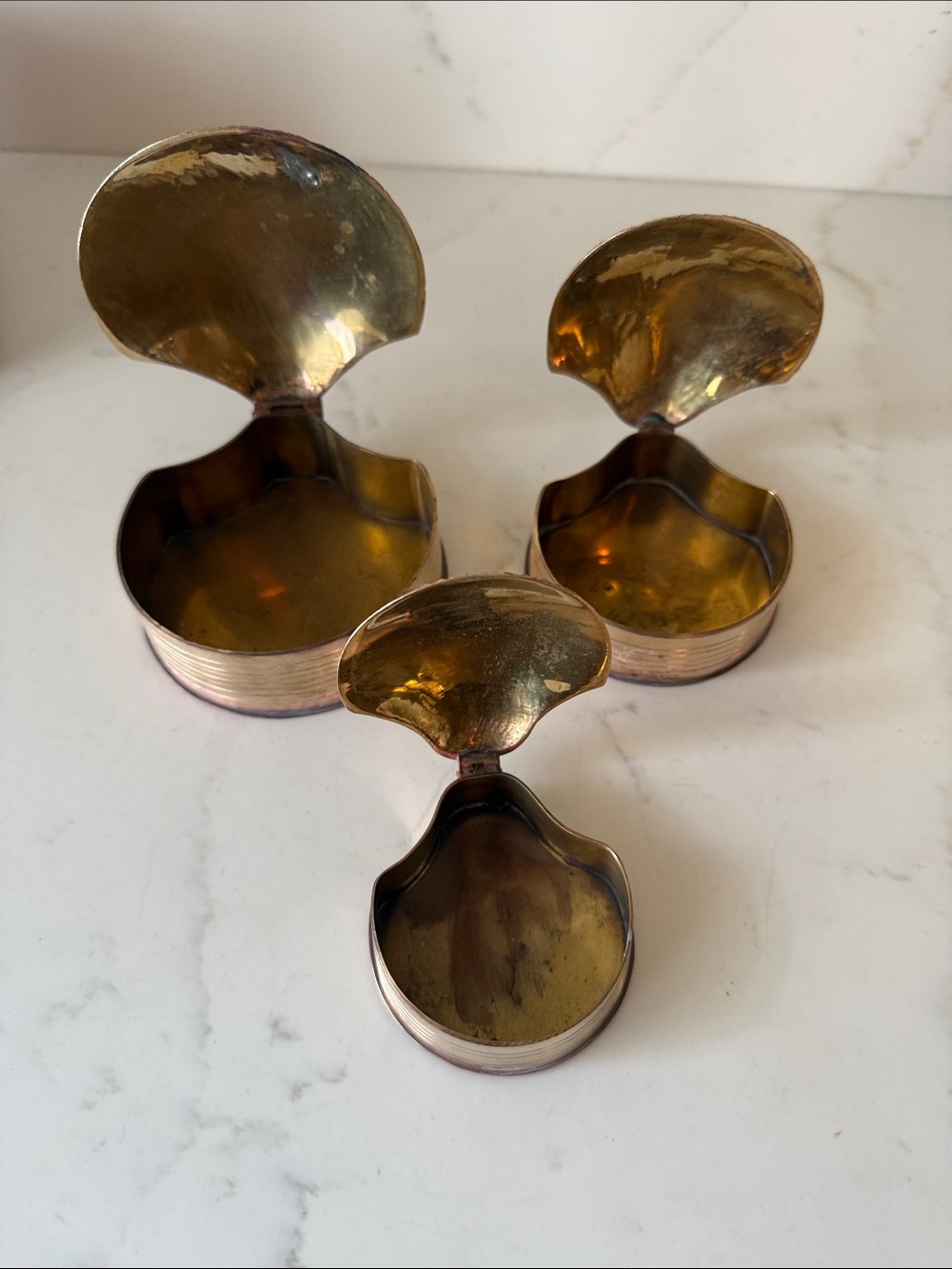 Vintage Nesting Brass Shell Trinket boxes Set of 3 - Picture 2 of 14